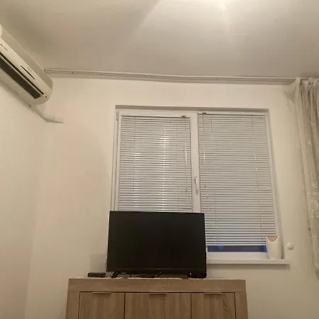 Private With Lovely Yard *