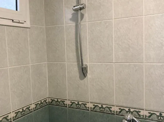 Private With Lovely Yard *