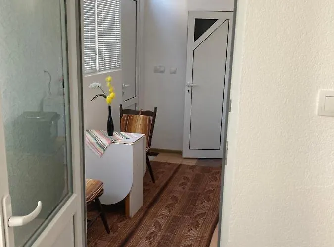 Private With Lovely Yard