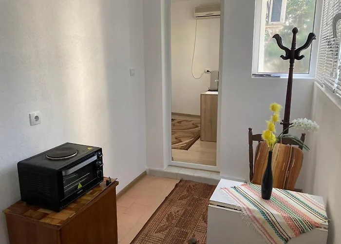 Apartament Private With Lovely Yard *